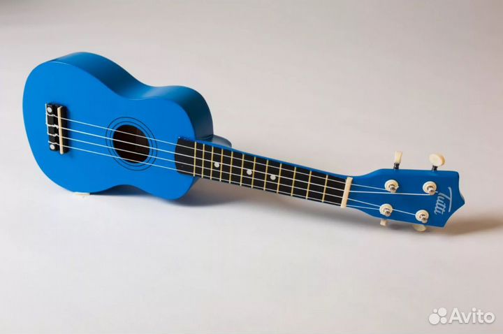 Укулеле сопрано Belucci ярко-голубое новое