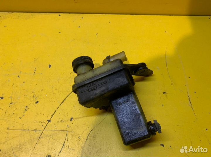 Бачок гур Mazda 3 2006–2009