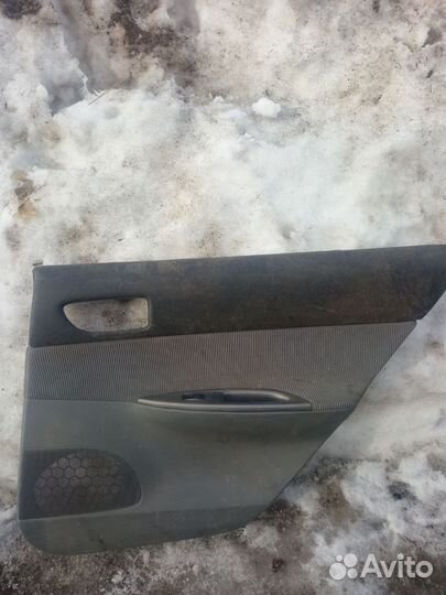 Обшивка двери задняя правая Mazda 6 GG L813 2005