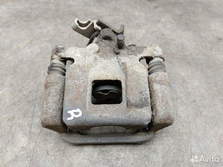 Суппорт задний правый Mitsubishi Outlander GF 2.0