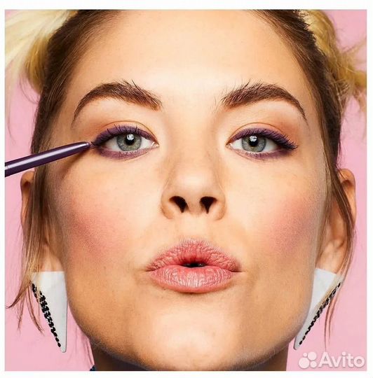 Benefit карандаш для глаз синий фиолетовый