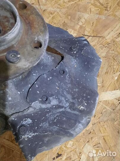 Поворотный кулак передний правый BMW 7 серия E65