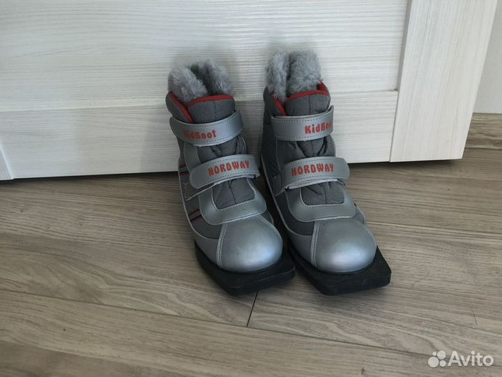 Лыжные ботинки