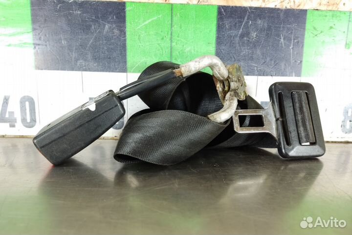 Ремень безопасности центральный задний Skoda Fabia