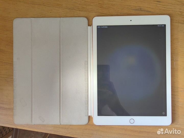 iPad 6го поколения золотой