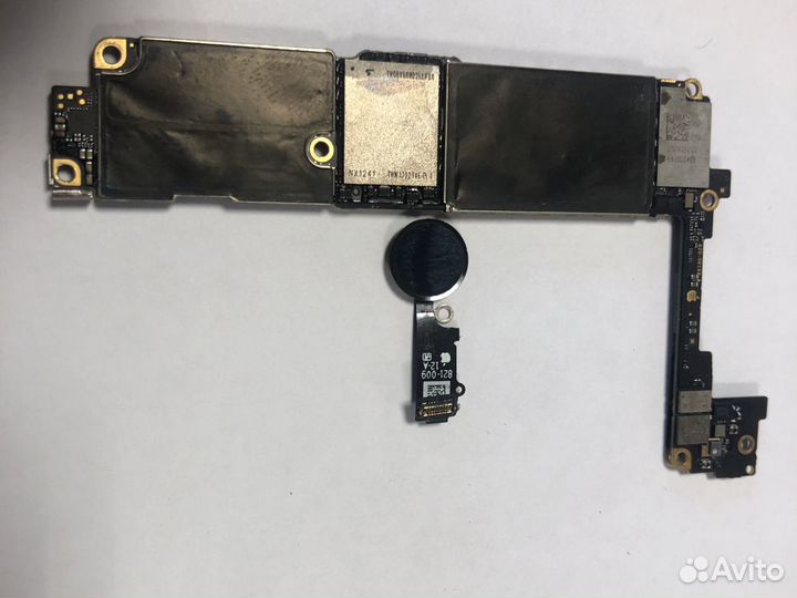 Материнская плата iPhone 7 на icloud