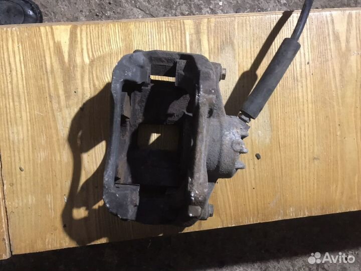 Суппорт передний левый Peugeot 307