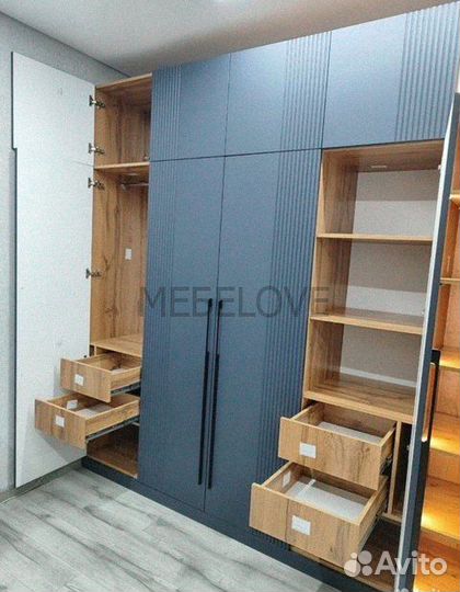 Шкаф распашной встроенный