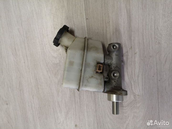 Главный тормозной цилиндр Hyundai Tucson