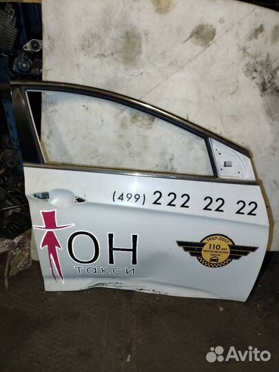 Дверь передняя правая Hyundai i40 с дефектом