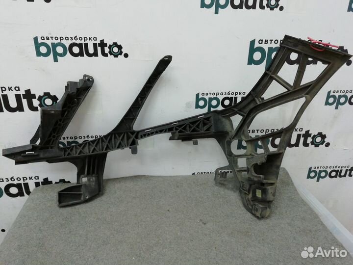 Кронштейн каркас переднего бампера правый AMG