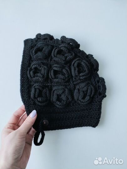 Чепчик женский вязаный кроше с розами