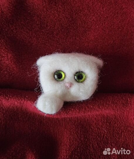 Брошь валяная