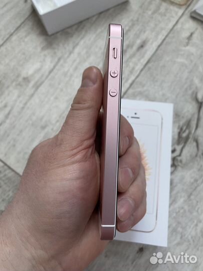 iPhone SE, 32 ГБ