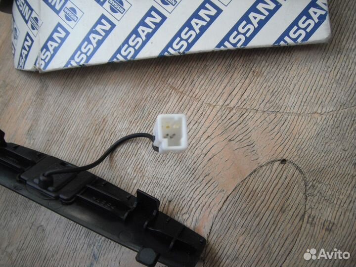 Микрофон телефона в салоне Nissan Primera P12