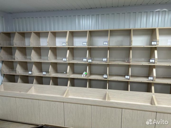 Торговая витрина из дерева