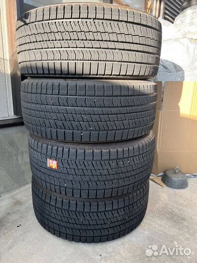 Bridgestone Blizzak VRX2 245/45 R18