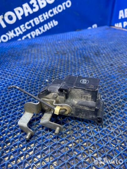 Моторчик заслонок отопителя Honda Inspire седан