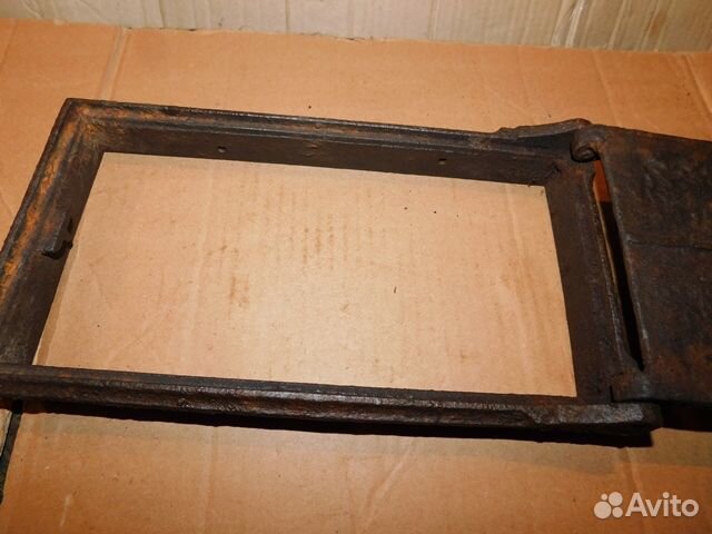 Антикварная, чугунная,красивая топочная дверца ри
