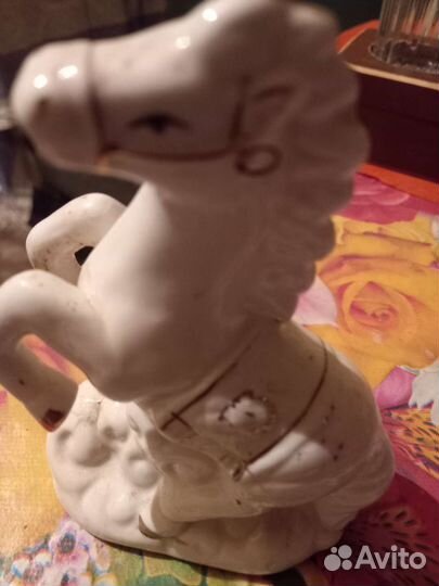 Декоративная фигурка конь