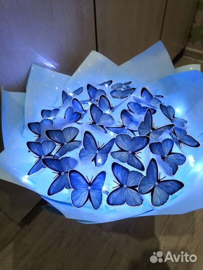 Светящийся букет из бабочек