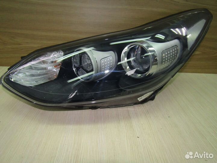 Фара левая Kia Sportage