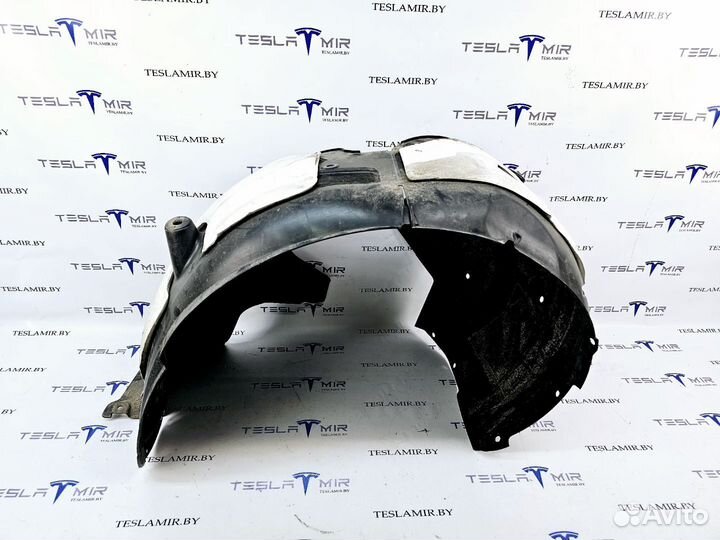 Подкрылок (защита колесных арок) передний правый