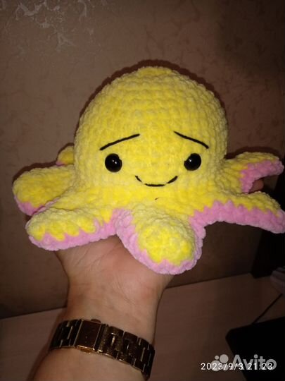 Осьминог-перевертыш, игрушка ручной работы вязаная