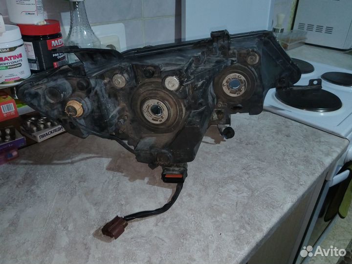 Продаю фару, левая, оригинал, стекло замена