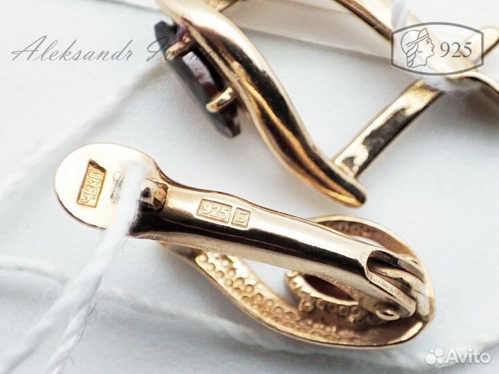 Серьги. Золоченое серебро, фианит. Новые