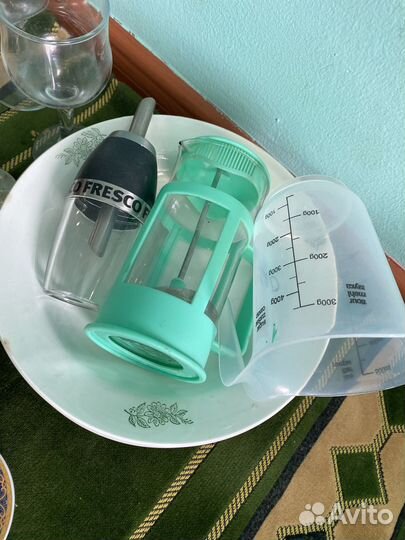 Тарелки сахарница бокалы мерный стакан