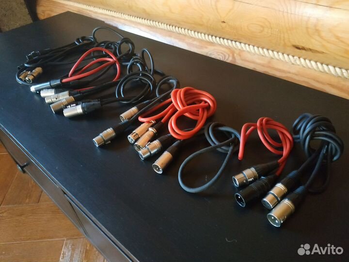 Много. Кабель XLR, Jack 6.3 и 3.5, RCA,Terminal