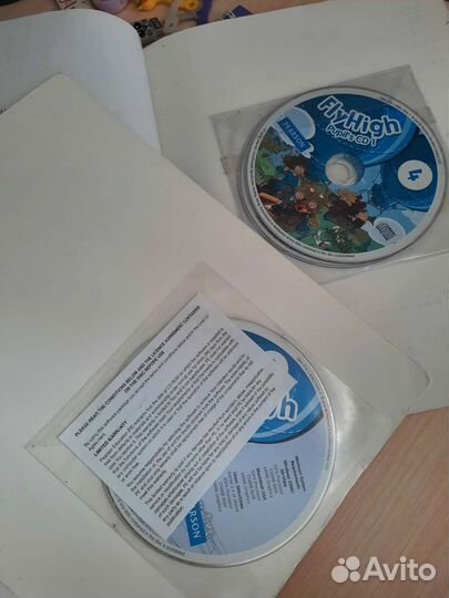 Тетрадь и учебник по английскому языку