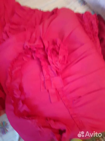 Покрывало на кровать новое и шторы.с ломбрикеном