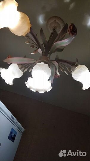 Люстра потолочная, три рожка на одной панели