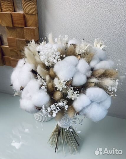 Букет из сухоцветов и стабилизированных цветов