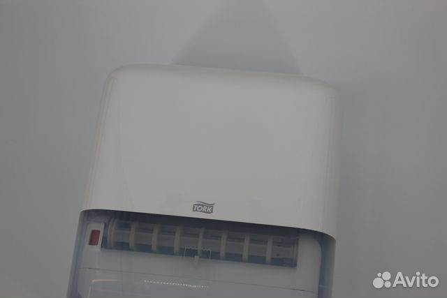 Диспенсер Tork H1 белый механический