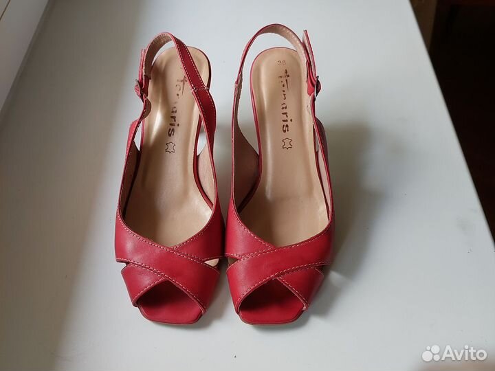 Босоножки Tamaris красные, 38