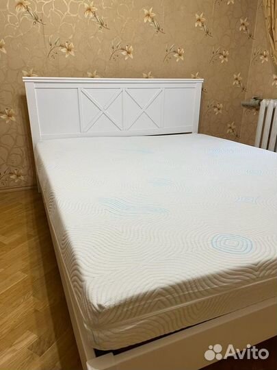 Кровать из массива