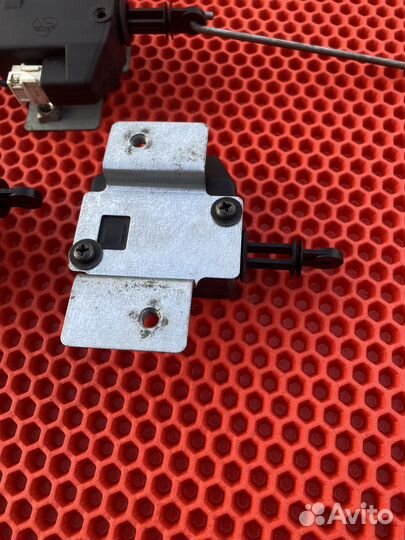 Актуатор замка багажника mitsubishi carisma дорест