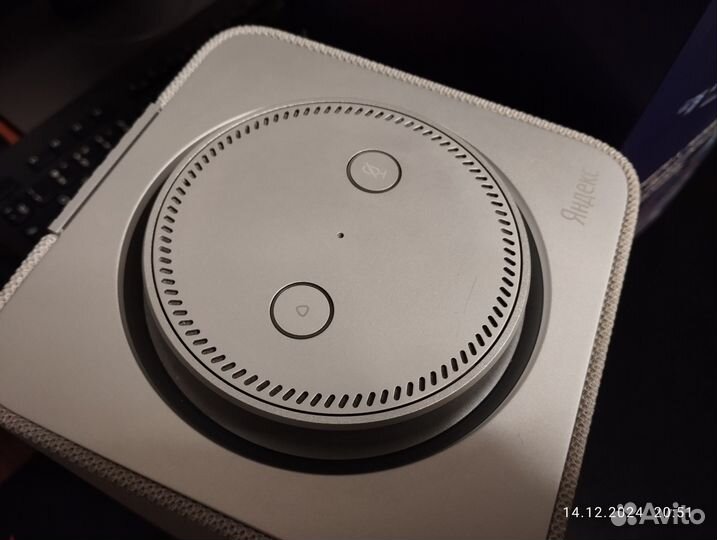 Яндекс станция Алиса 1