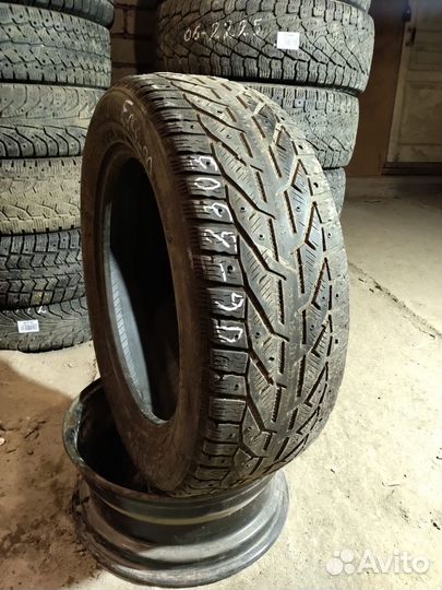 Tigar SUV Ice 215/60 R17