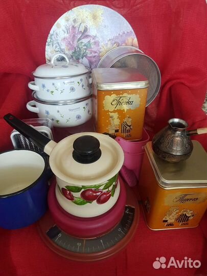 Для кухни кастрюля,турка,банки для сыпучих и др