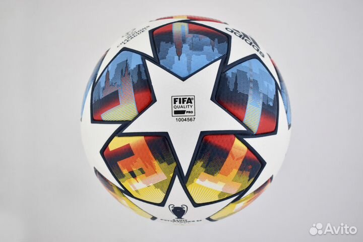 Профессиональный футбольный мяч Adidas