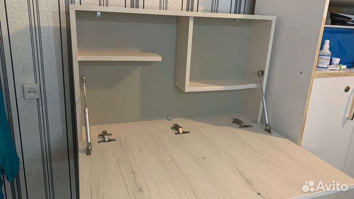 Стол письменный подвесной