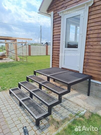 Крыльцо лестница на ломаных косоурах зашивка просе