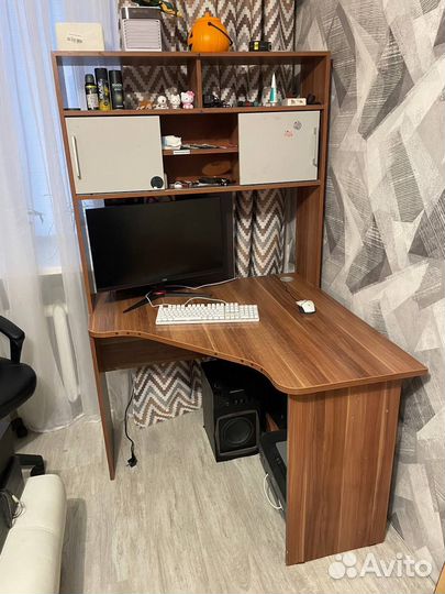Компьютерный стол