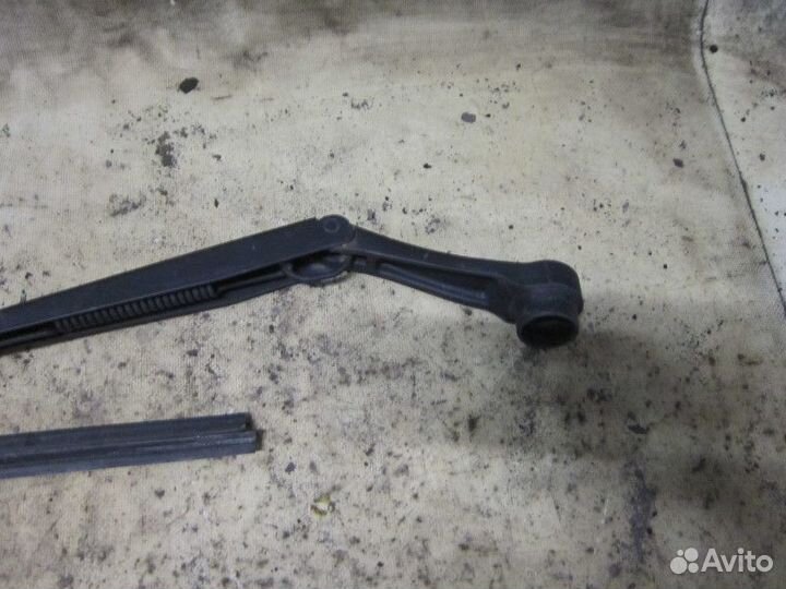 Поводок стеклоочистителя передний левый Ssang Yong