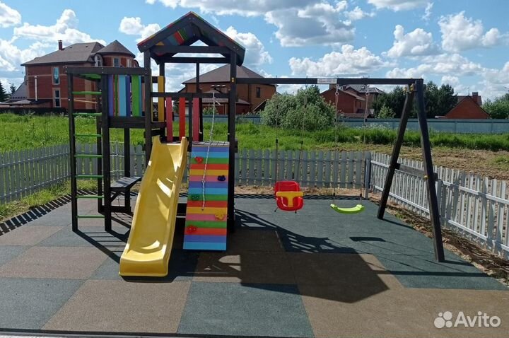 Деревянная детская площадка для дачи