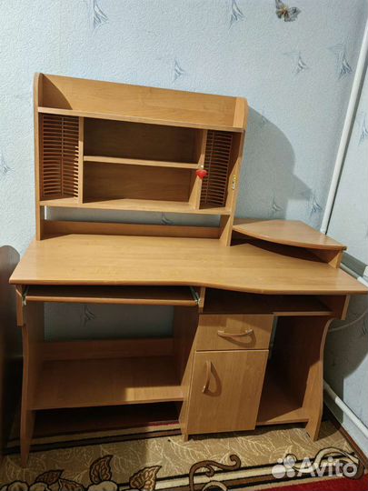 Компьютерный стол